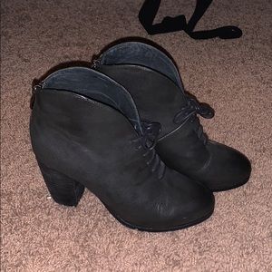 Antelope never worn black booties.